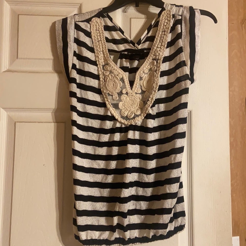 Black and white short sleeve tee